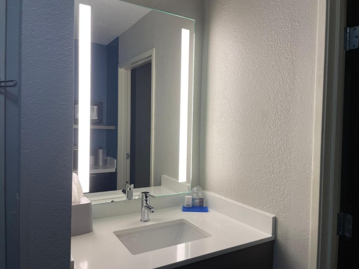 Holiday Inn Express Lapeer By Ihg Exterior foto